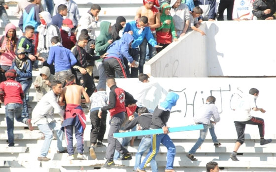   مصر اليوم - توقعات باتخاذ اتحاد كرة القدم المغربي قرارات مُشدَّدة لمحاربة شغب الملاعب